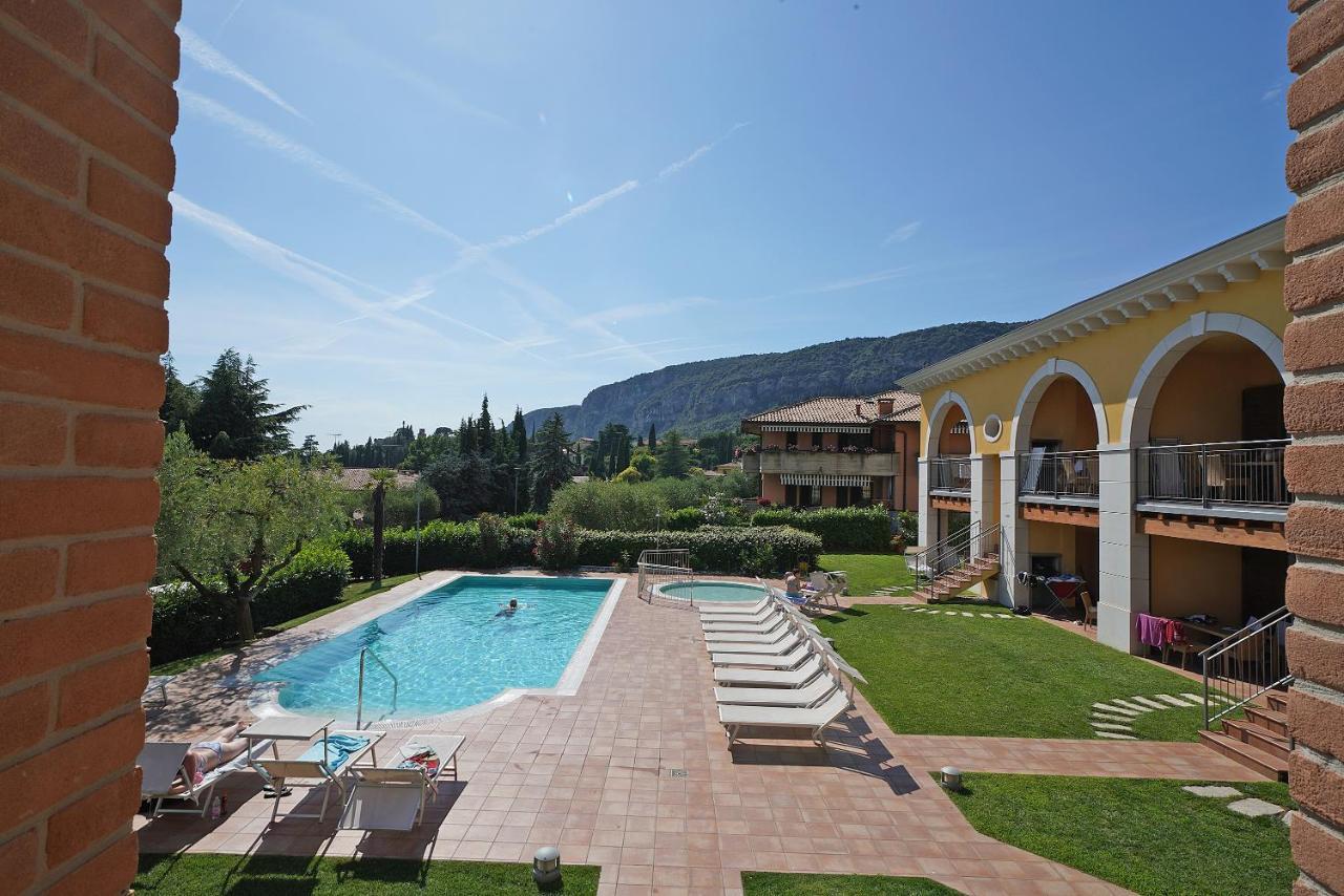Appartamenti Corte Leonardo Garda  Exterior photo